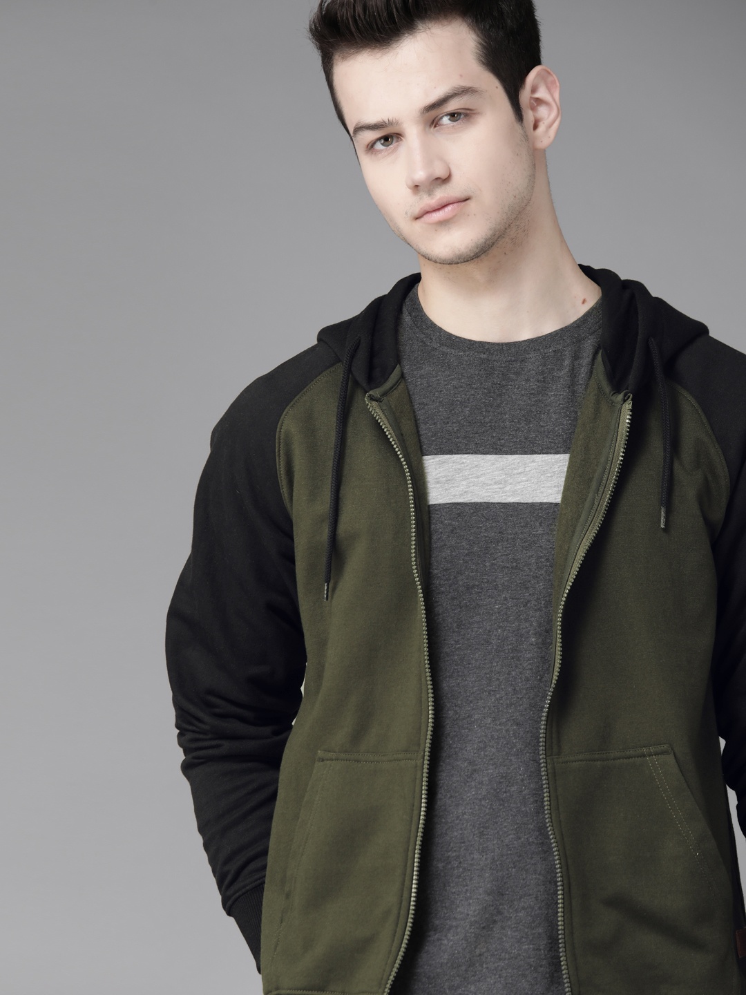 

Roadster Men Olive Green Solid Hooded Sweatshirt