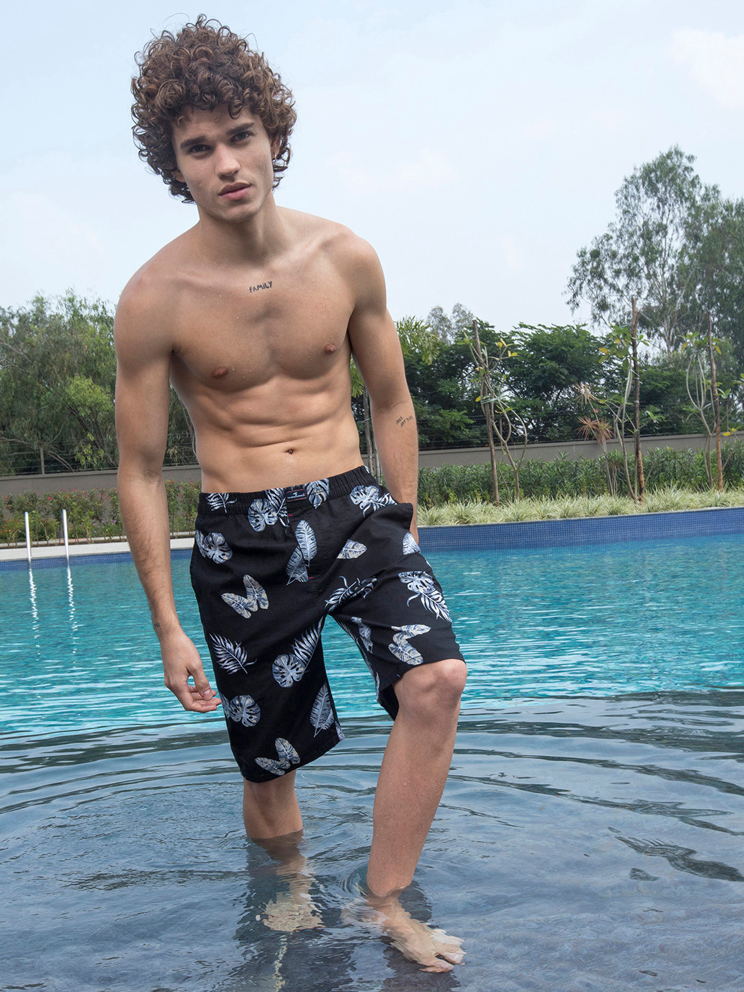 

The Indian Garage Co Men Black & White Lounge Shorts