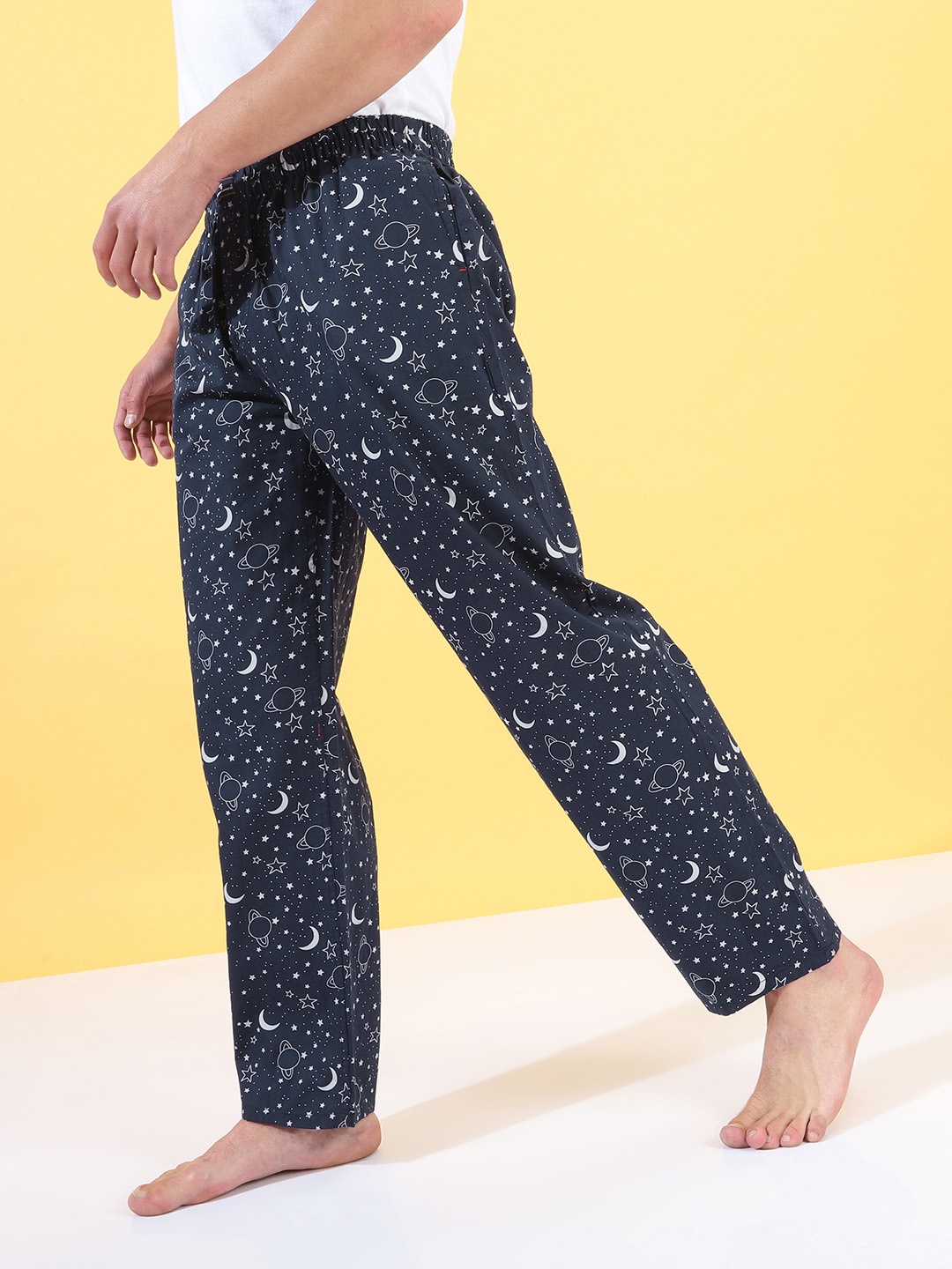 

The Indian Garage Co Men Navy Blue and White Printed Lounge Pants