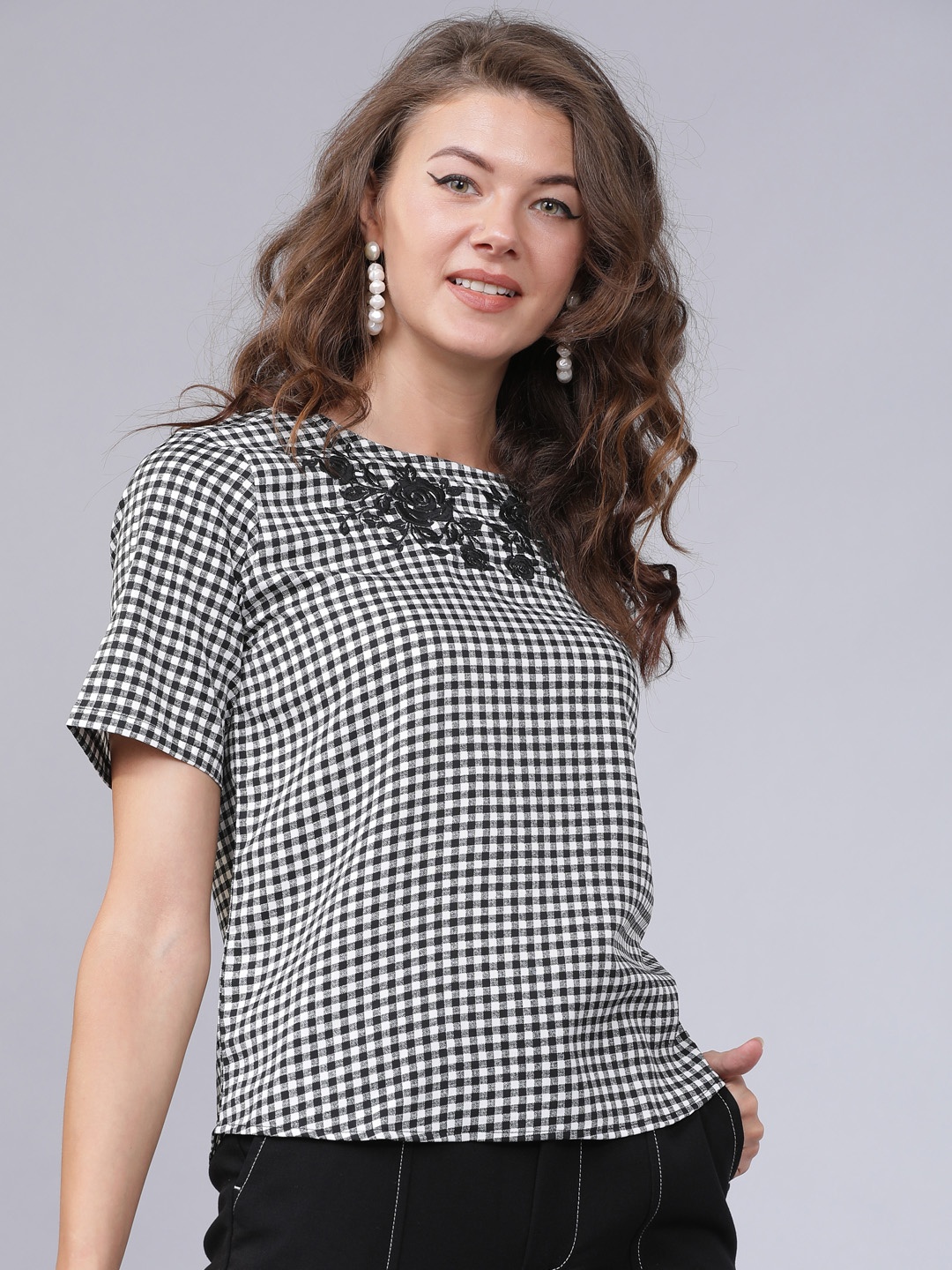 

Mumbai Slang Chic Women Black & White Checked Top