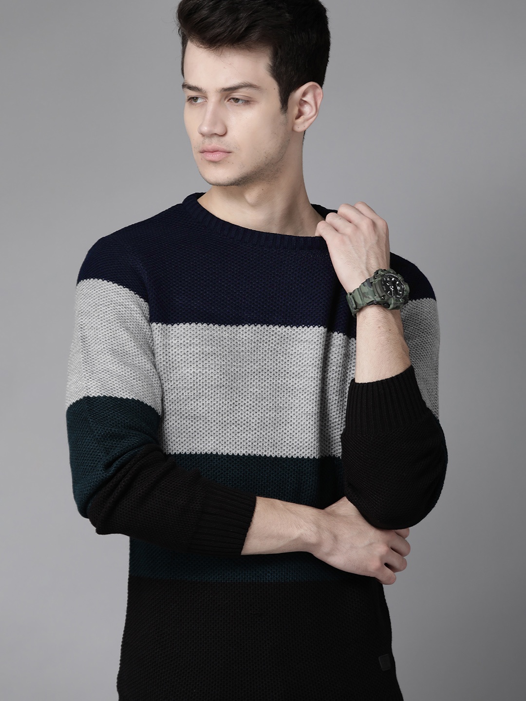 

Roadster Men Blue & Grey Colourblocked Pullover Sweater, Black