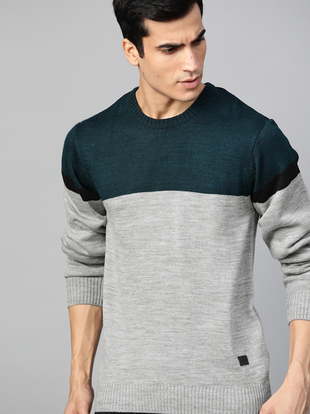 

Roadster Men Grey Melange & Green Colourblocked Pullover Sweater