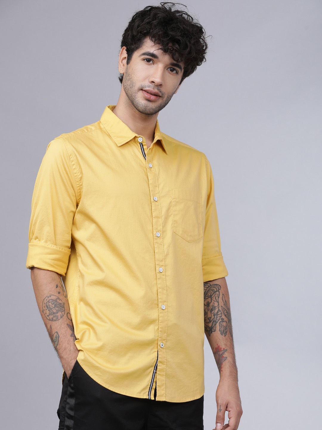 

LOCOMOTIVE Men Yellow Slim Fit Solid Casual Shirt