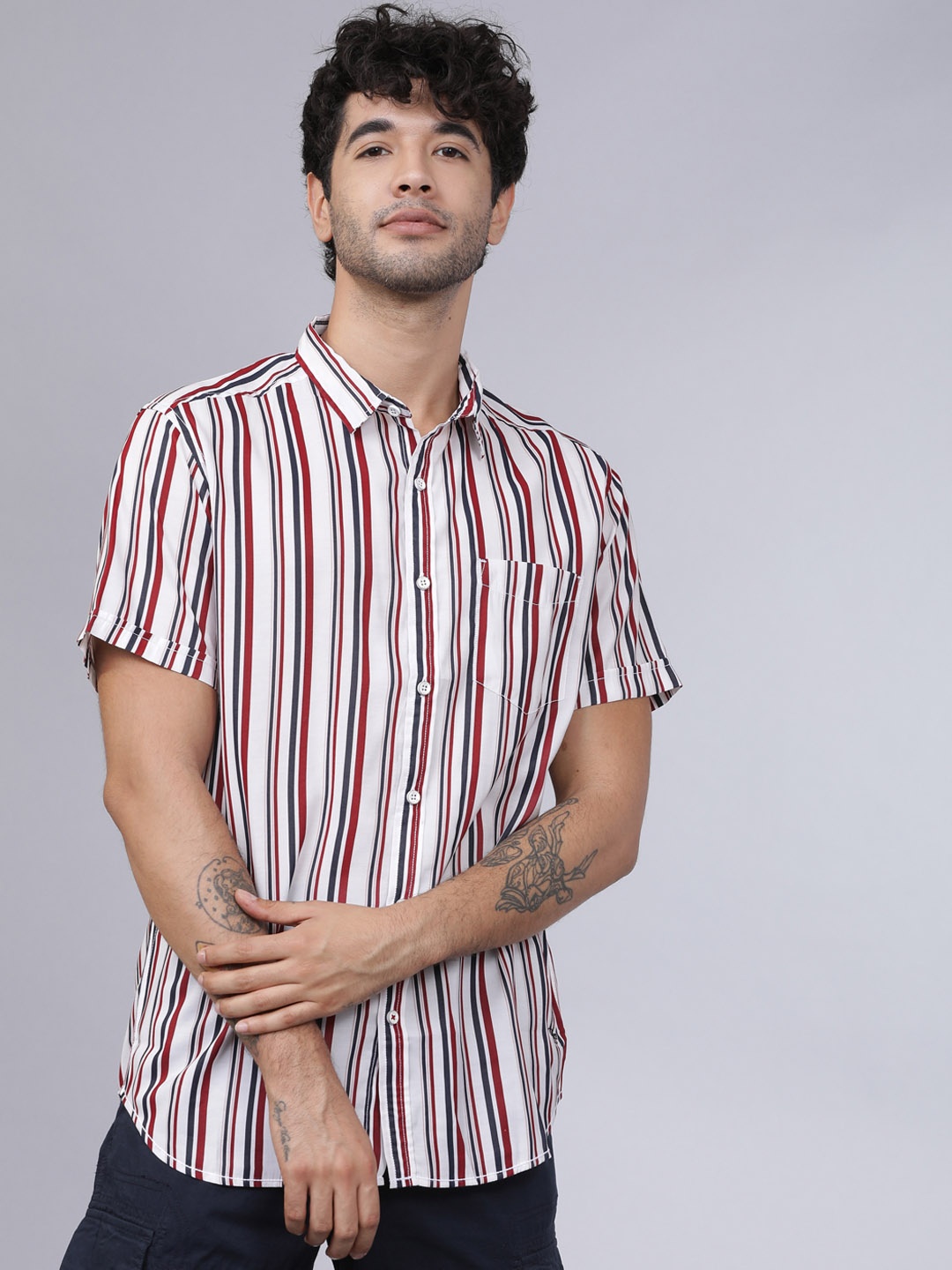 

LOCOMOTIVE Men White & Red Slim Fit Striped Casual Shirt