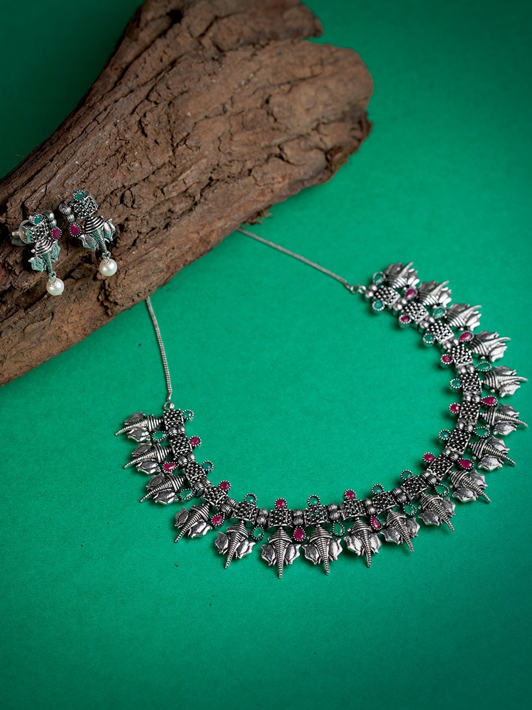 

LAIDA Pink & Green Oxidised Silver Plated Stone-Studded Jewellery Set