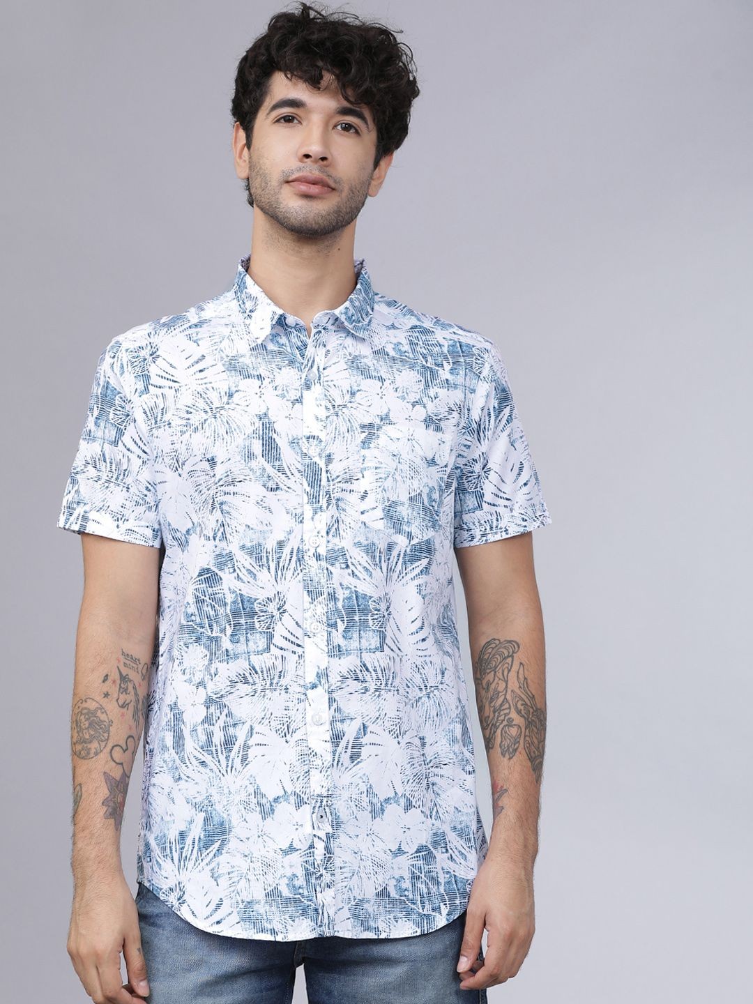 

HIGHLANDER Men White & Blue Slim Fit Printed Casual Shirt
