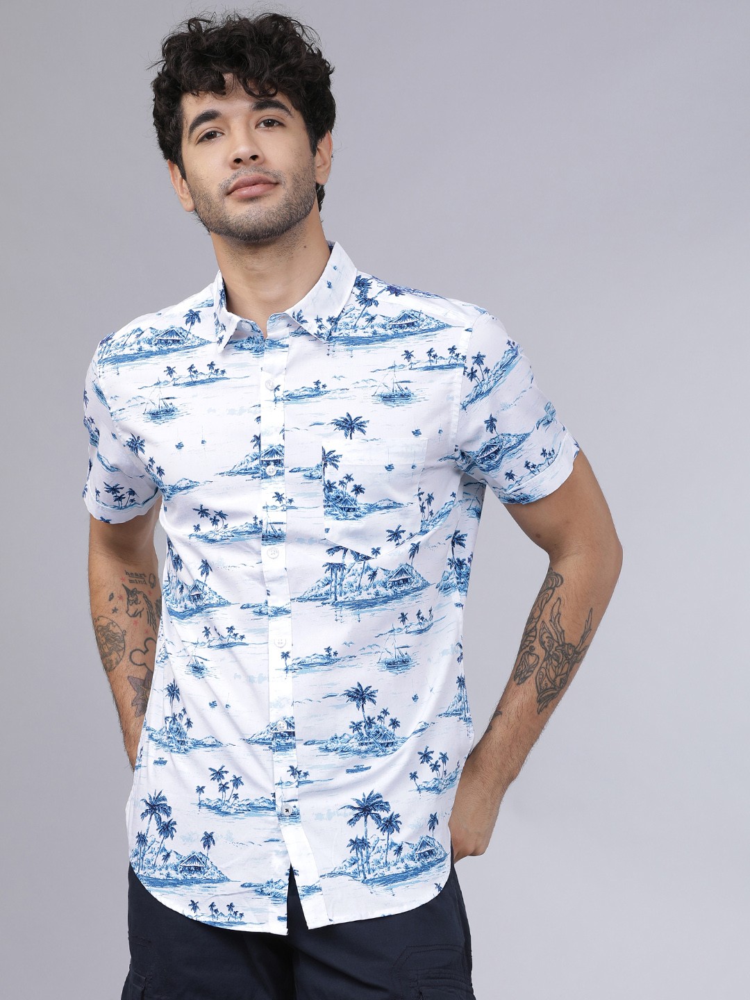 

HIGHLANDER Men White & Blue Slim Fit Printed Casual Shirt