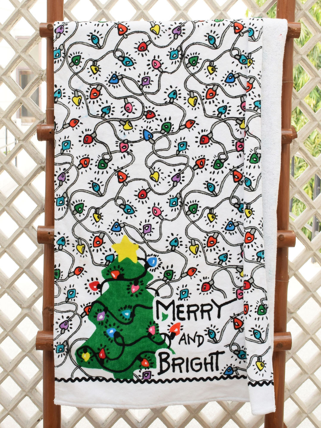 

Avira Home White & Green Printed 500 GSM Christmas Holiday Cotton Bath Towel