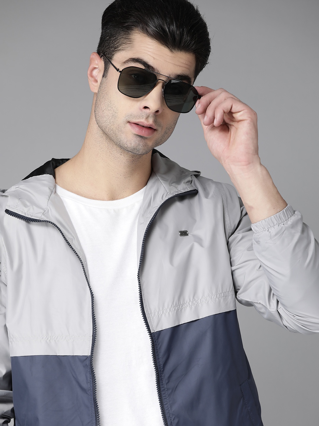 

Roadster Men Navy Blue & Grey Colourblocked Hooded Tailored Jacket
