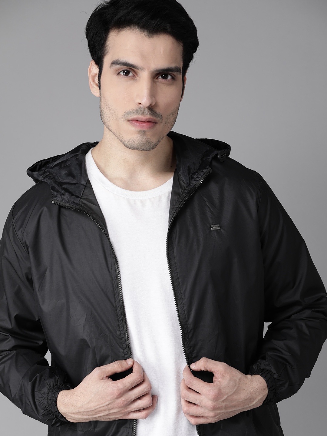 

Roadster Men Black Solid Hooded Tailored Jacket