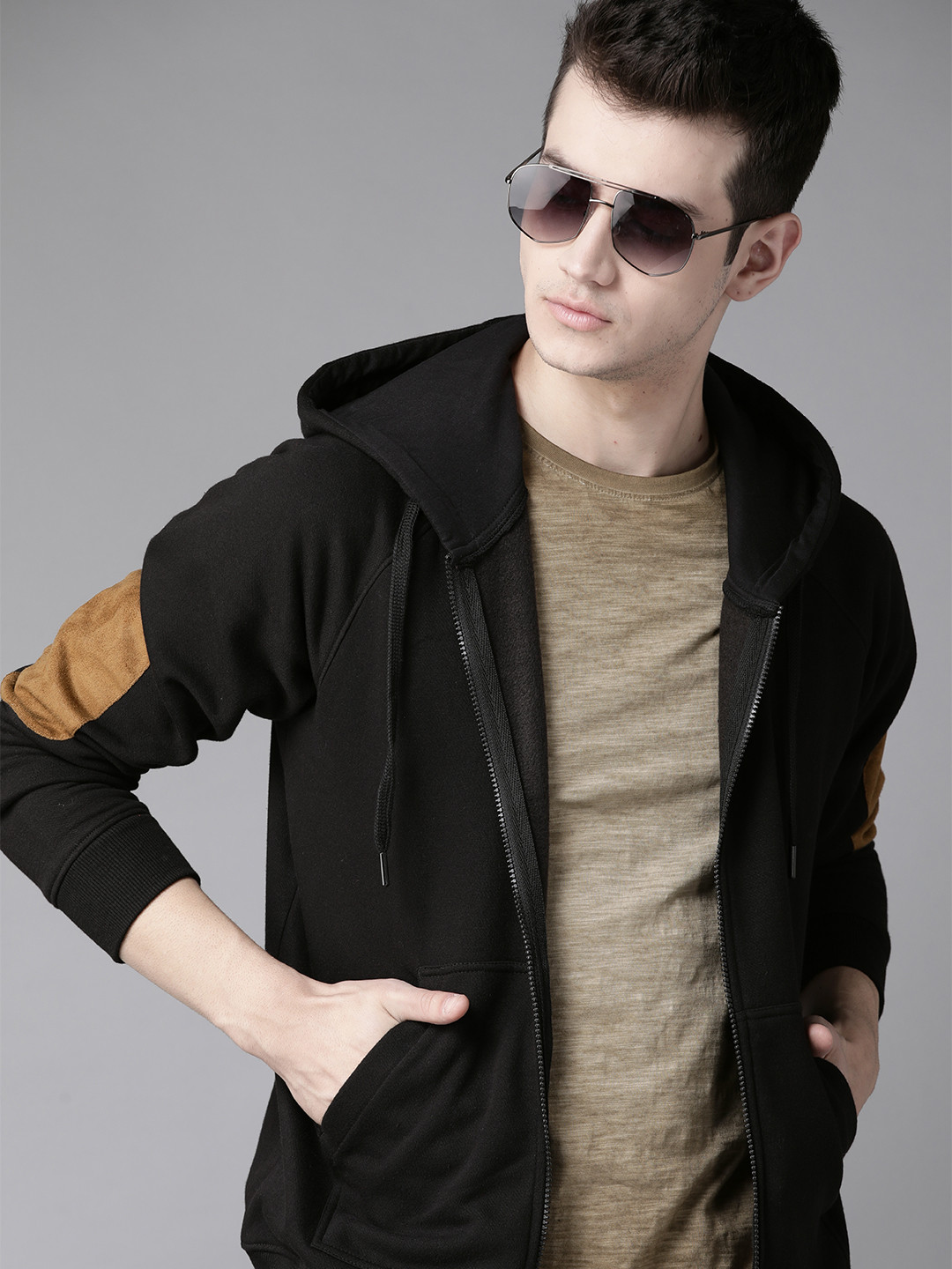 

Roadster Men Black Solid Hooded Sweatshirt