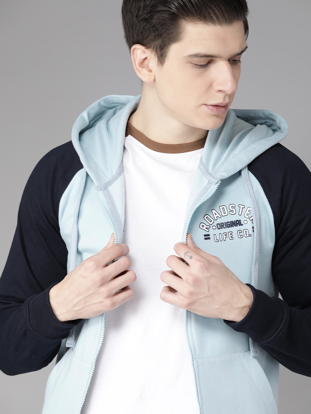 

Roadster Men Blue Solid Hooded Sweatshirt