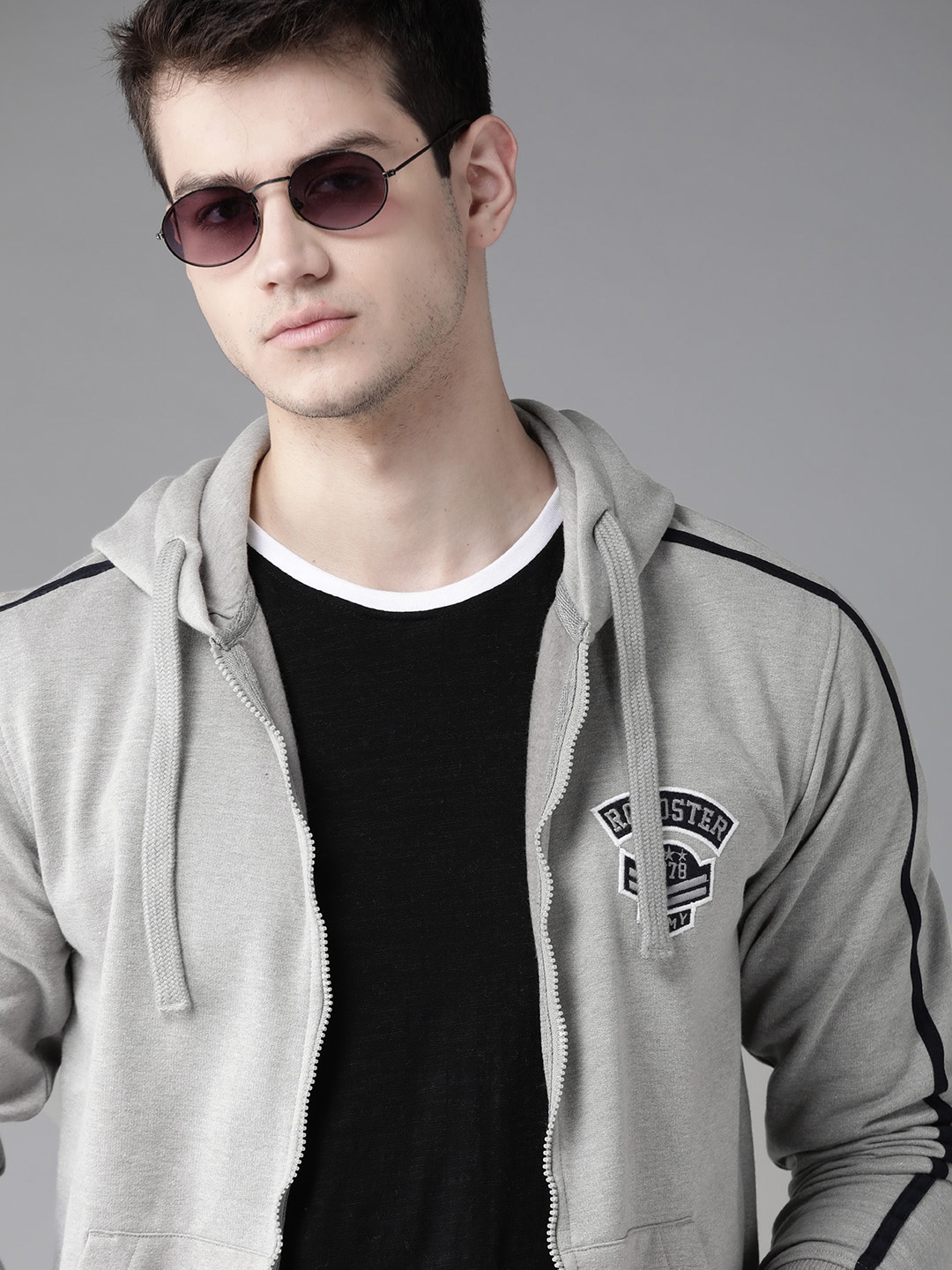 

Roadster Men Grey Melange Solid Hooded Sweatshirt with Applique & Side Stripe Detail