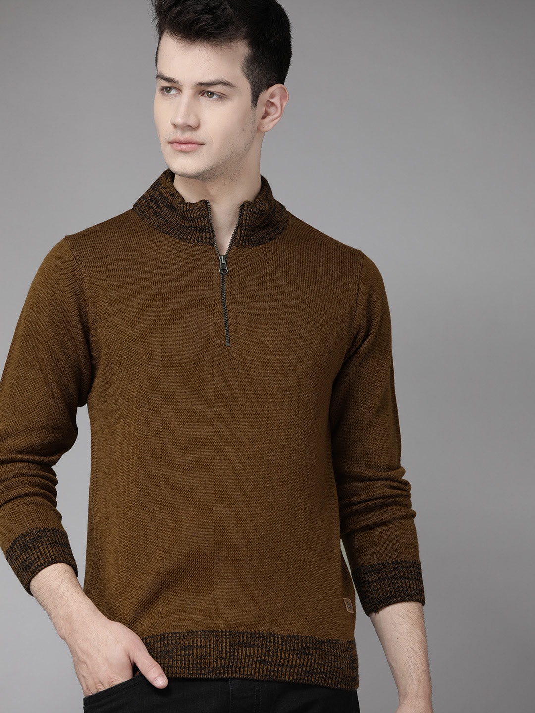 

Roadster Men Brown Solid Pullover Sweater