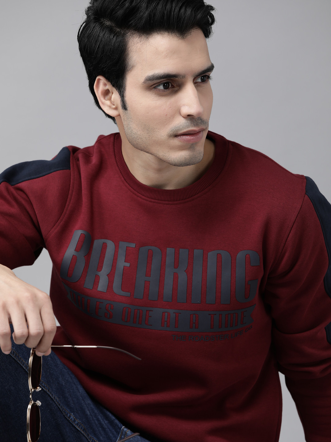 

Roadster Men Maroon & Navy Blue Typography Print Sweatshirt with Side Stripe Detail