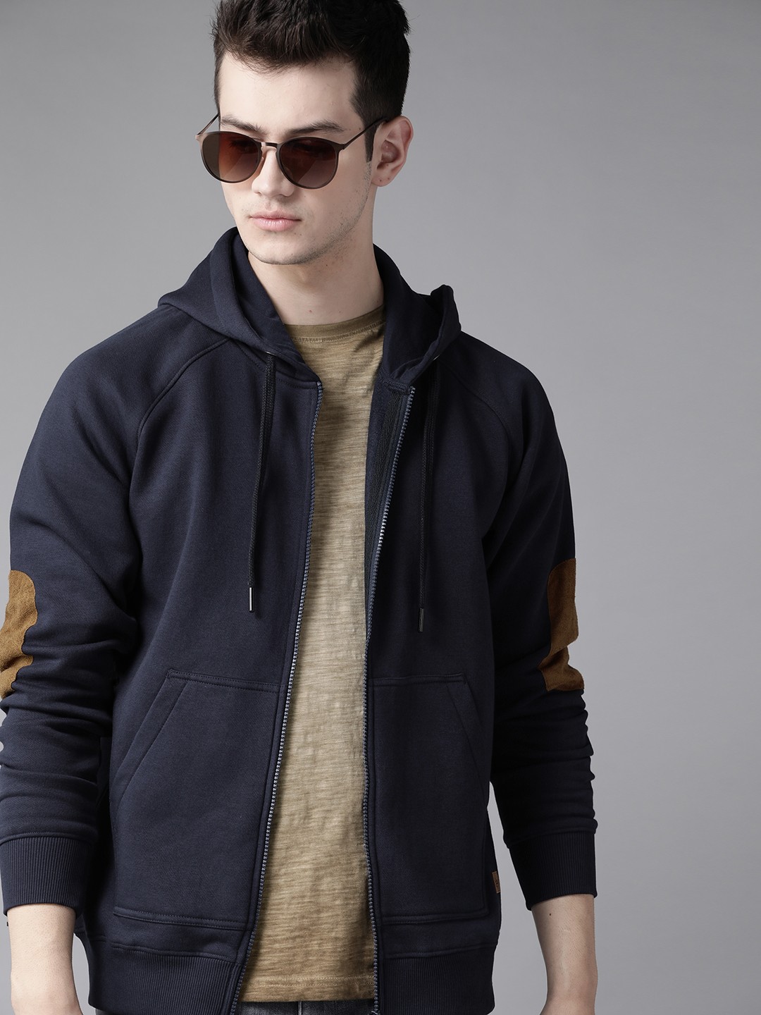

Roadster Men Navy Blue Solid Hooded Sweatshirt