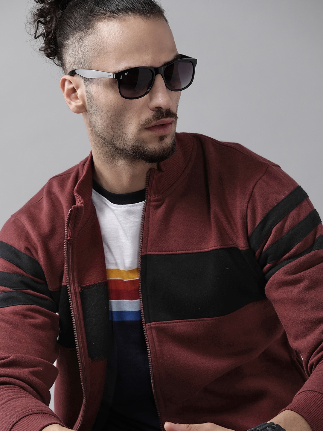 

Roadster Men Maroon & Black Colourblocked Front-Open Sweatshirt