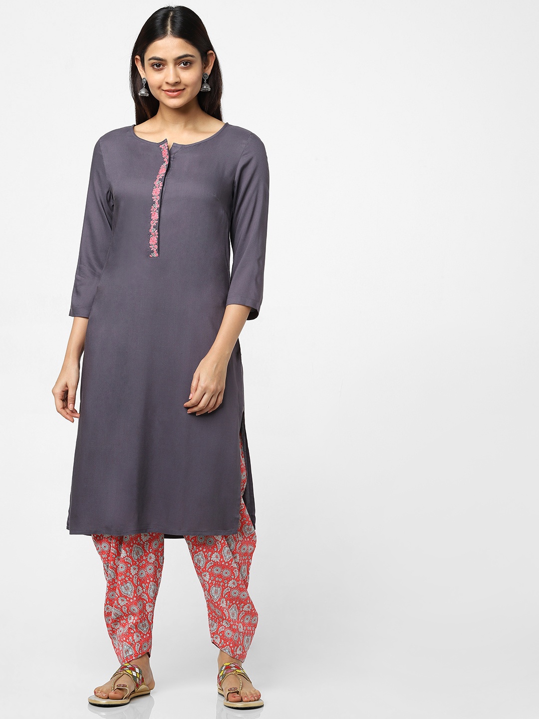 

Naari Women Grey Solid Straight Kurta