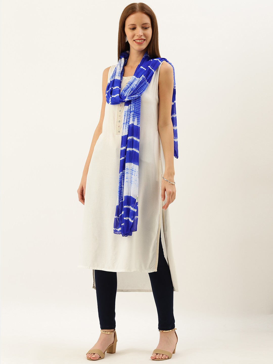 

Shaily Navy Blue & White Shibori Dyed Dupatta
