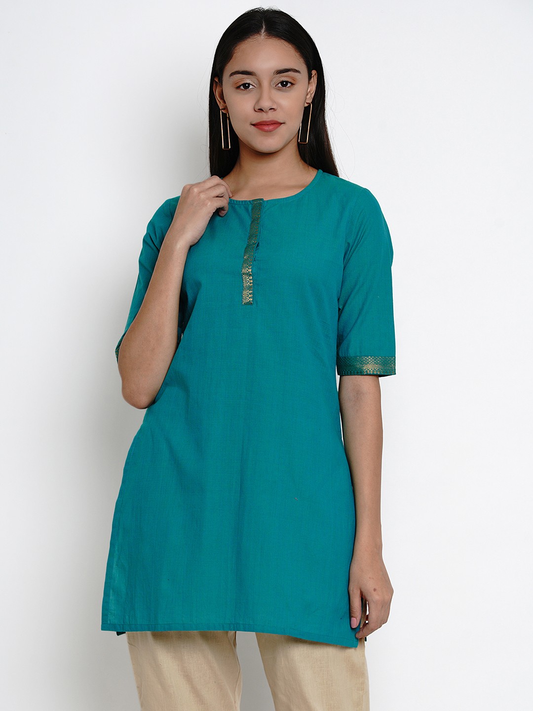 

Bhama Couture Women Green Solid Straight Kurta
