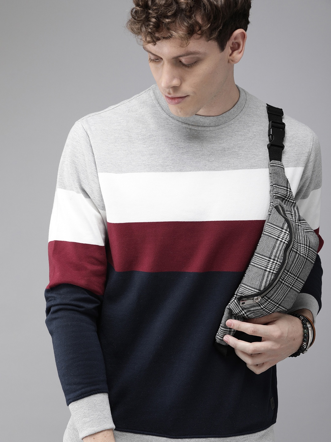 

Roadster Men Navy Blue & Grey Melange Colourblocked Sweatshirt