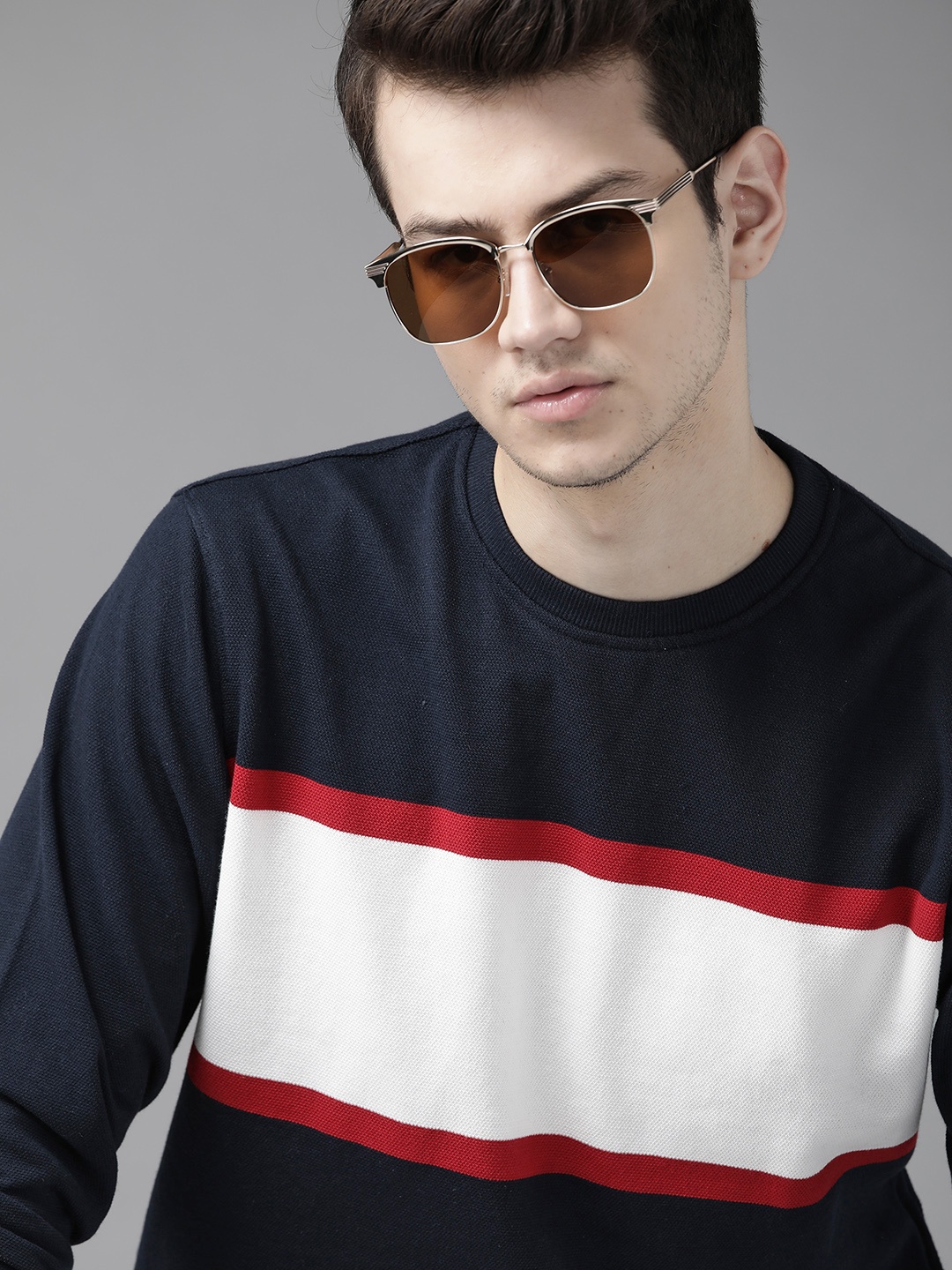 

Roadster Men Navy Blue & White Colourblocked Round Neck Sweatshirt