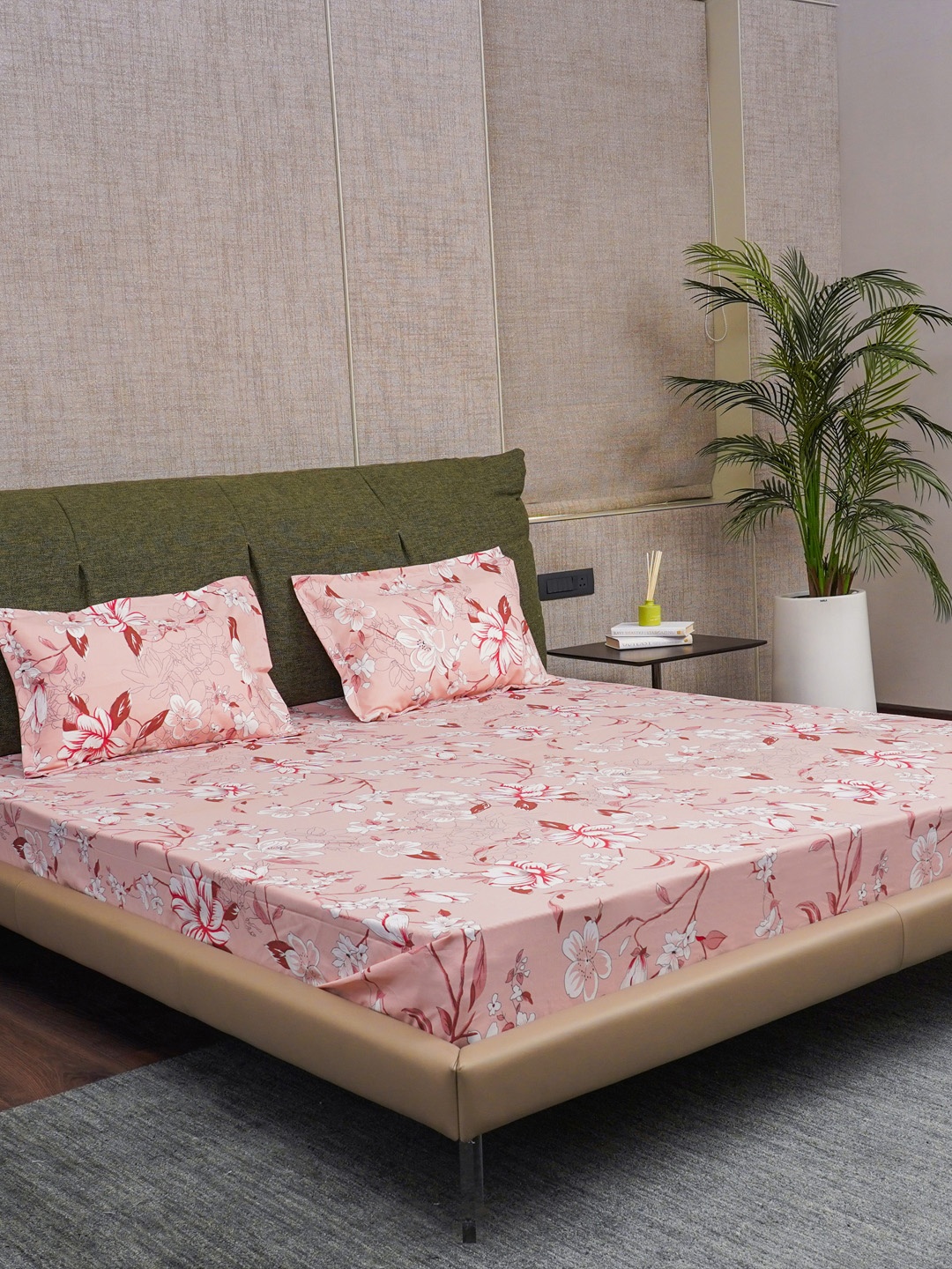 

URBAN SPACE Peach-Coloured Floral 200 TC Cotton 1 Queen Bedsheet with 2 Pillow Covers