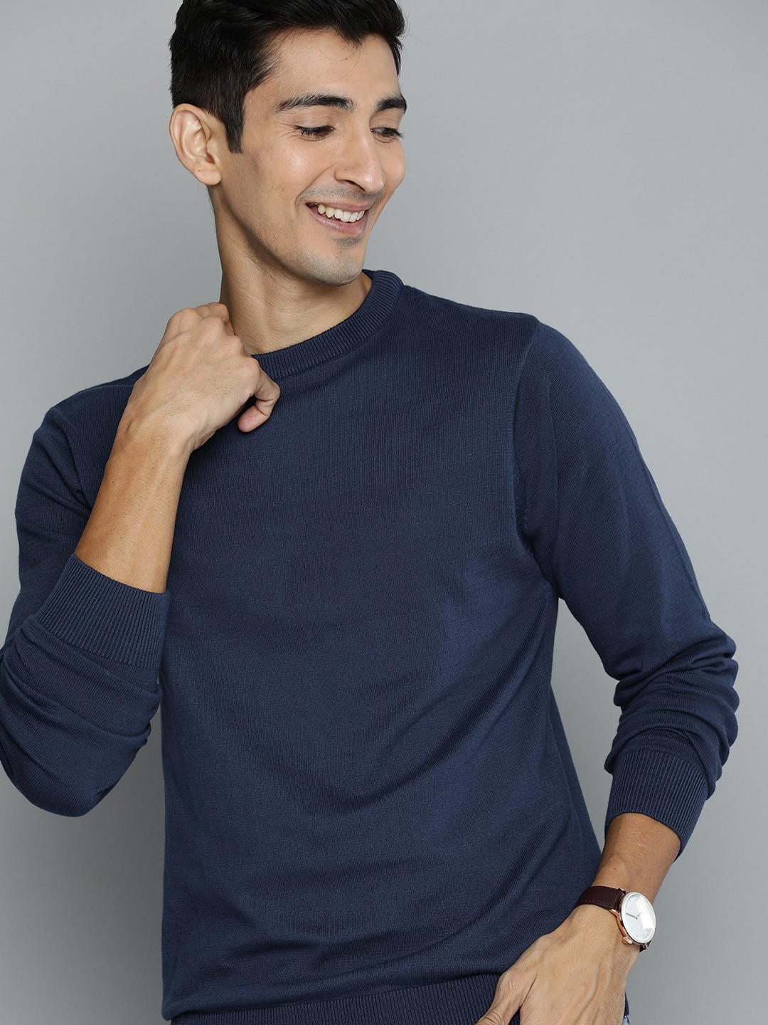 

Mast & Harbour Men Navy Blue Solid Pullover Sweater