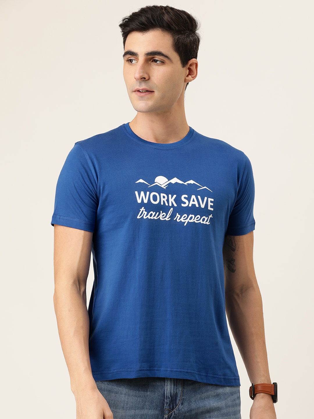 

BE AWARA Men Blue & White Printed Round Neck T-shirt