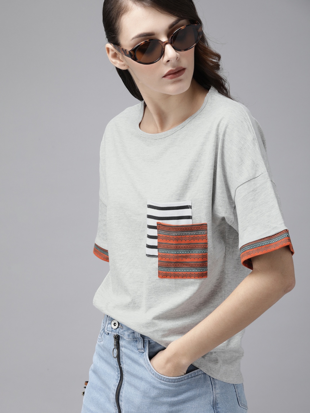 

Roadster Women Grey Melange Solid Round Neck Pocket Detailing T-shirt
