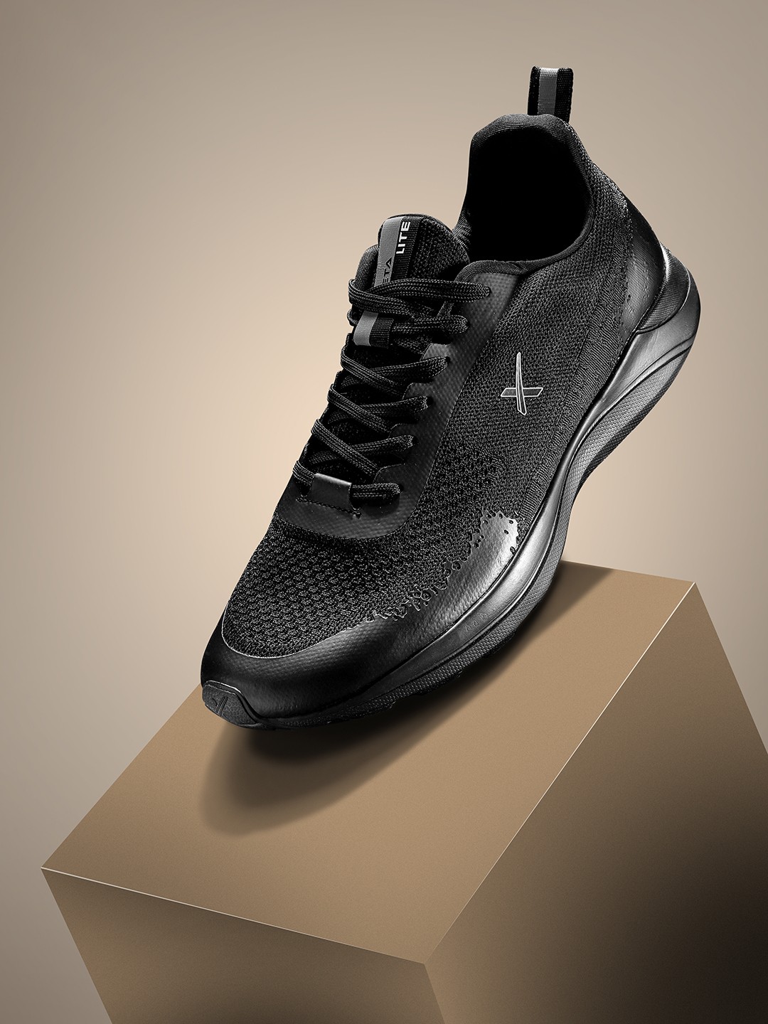 

HRX by Hrithik Roshan Men Black Metalite Running shoe
