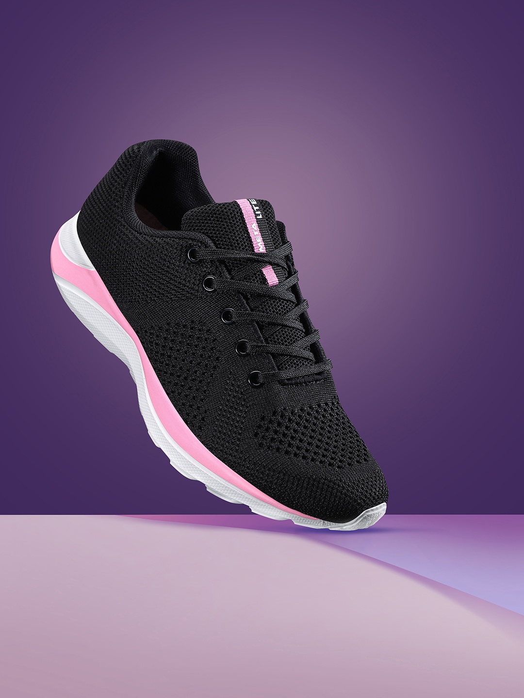 

HRX by Hrithik Roshan Women Black Woven Design Metalite Running shoes