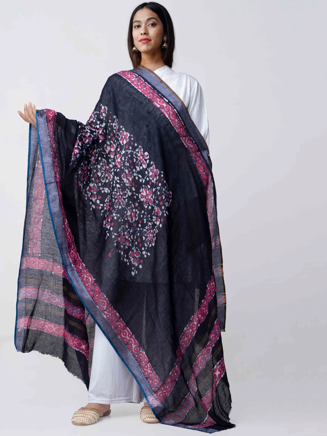 

Unnati Silks Black & Pink Printed Sustainable Dupatta