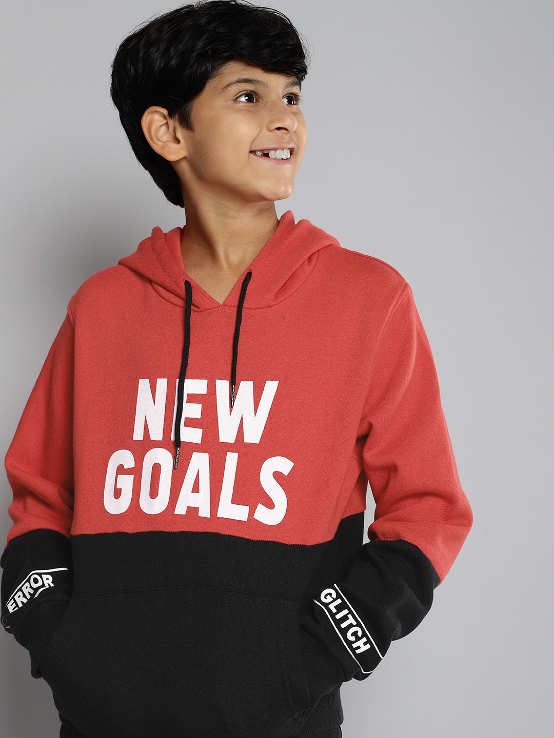 

YK Boys Red & Black Colourblocked Hooded Sweatshirt