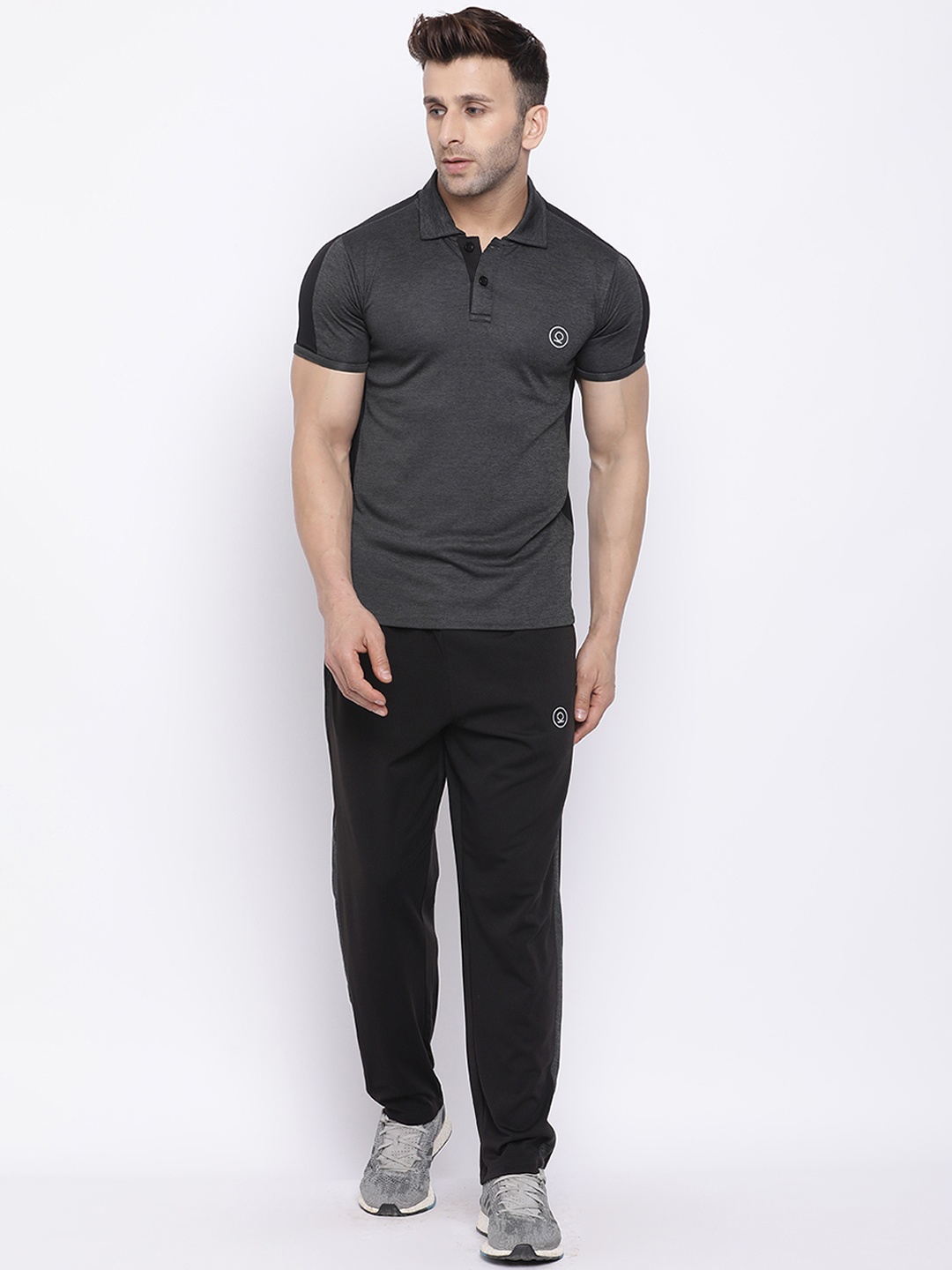 

Chkokko Men Charcoal Grey & Black Solid Tracksuit