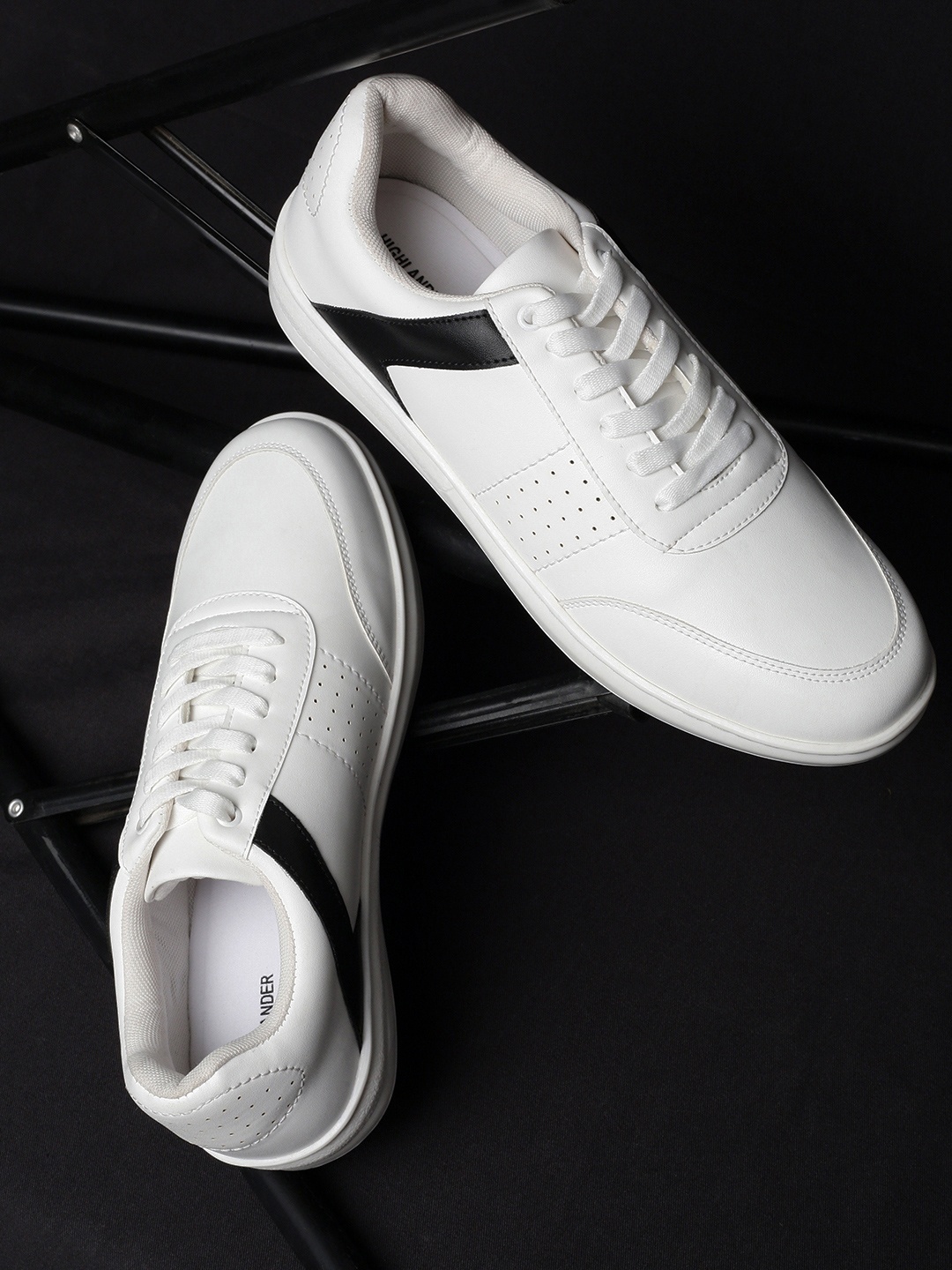 

HIGHLANDER Men White Solid Sneakers