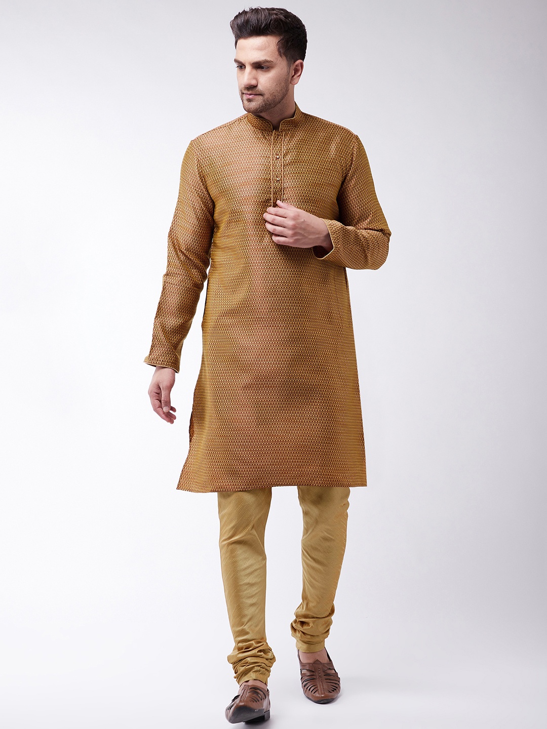 

VASTRAMAY Men Maroon & Rose Gold Coloured Self Design Kurta with Churidar