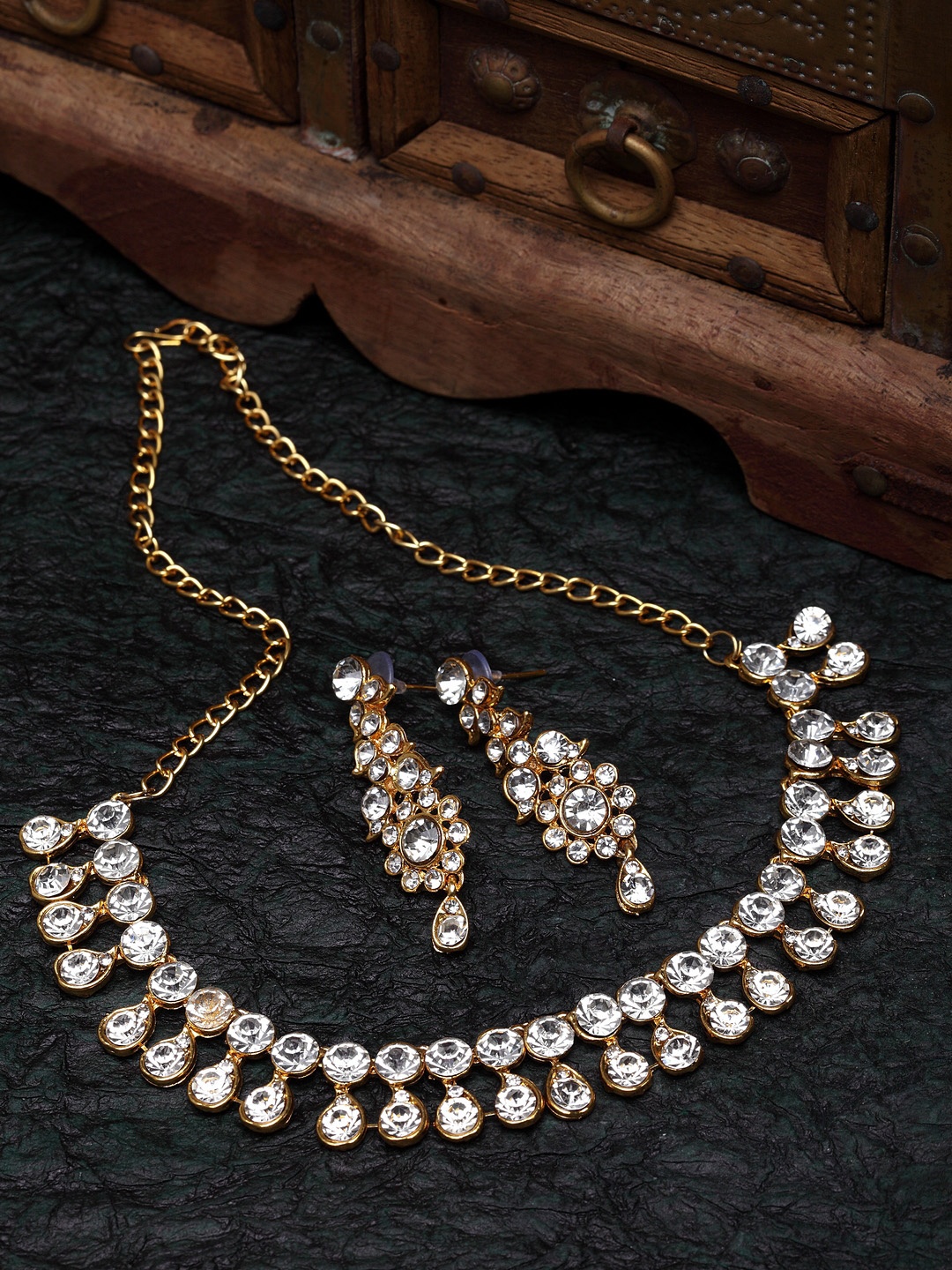 

ANIKAS CREATION Gold-Plated & White Stone-Studded Jadau Jewellery Set
