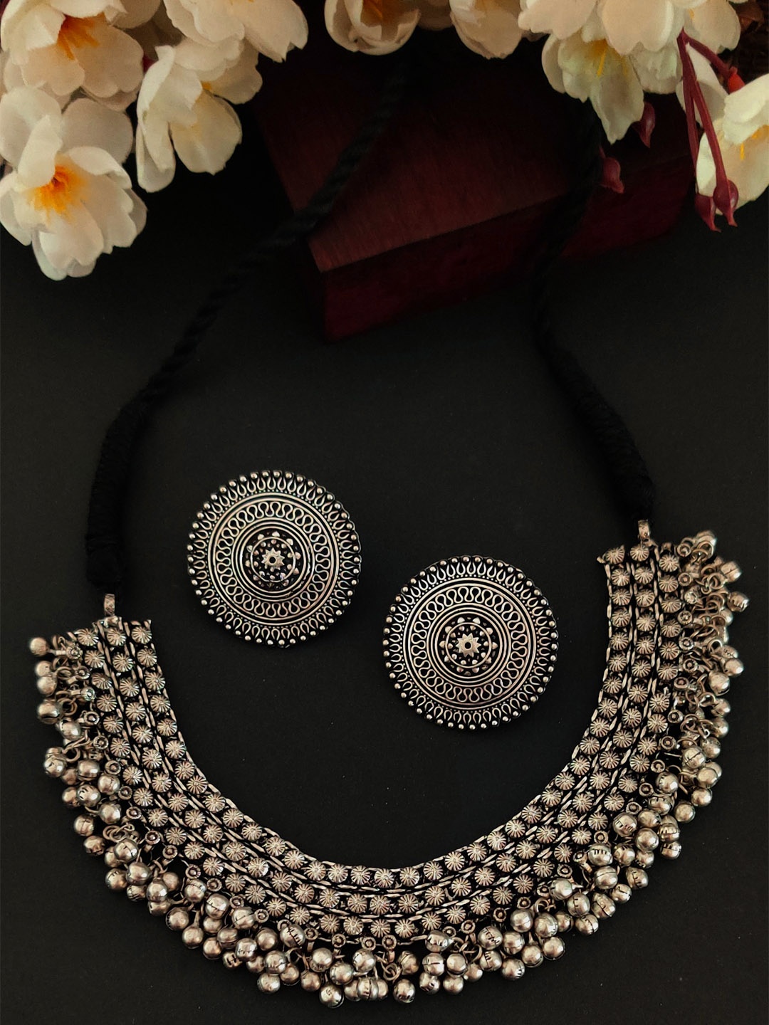 

Binnis Wardrobe Women Silver-toned Silver-Plated Jewellery Set