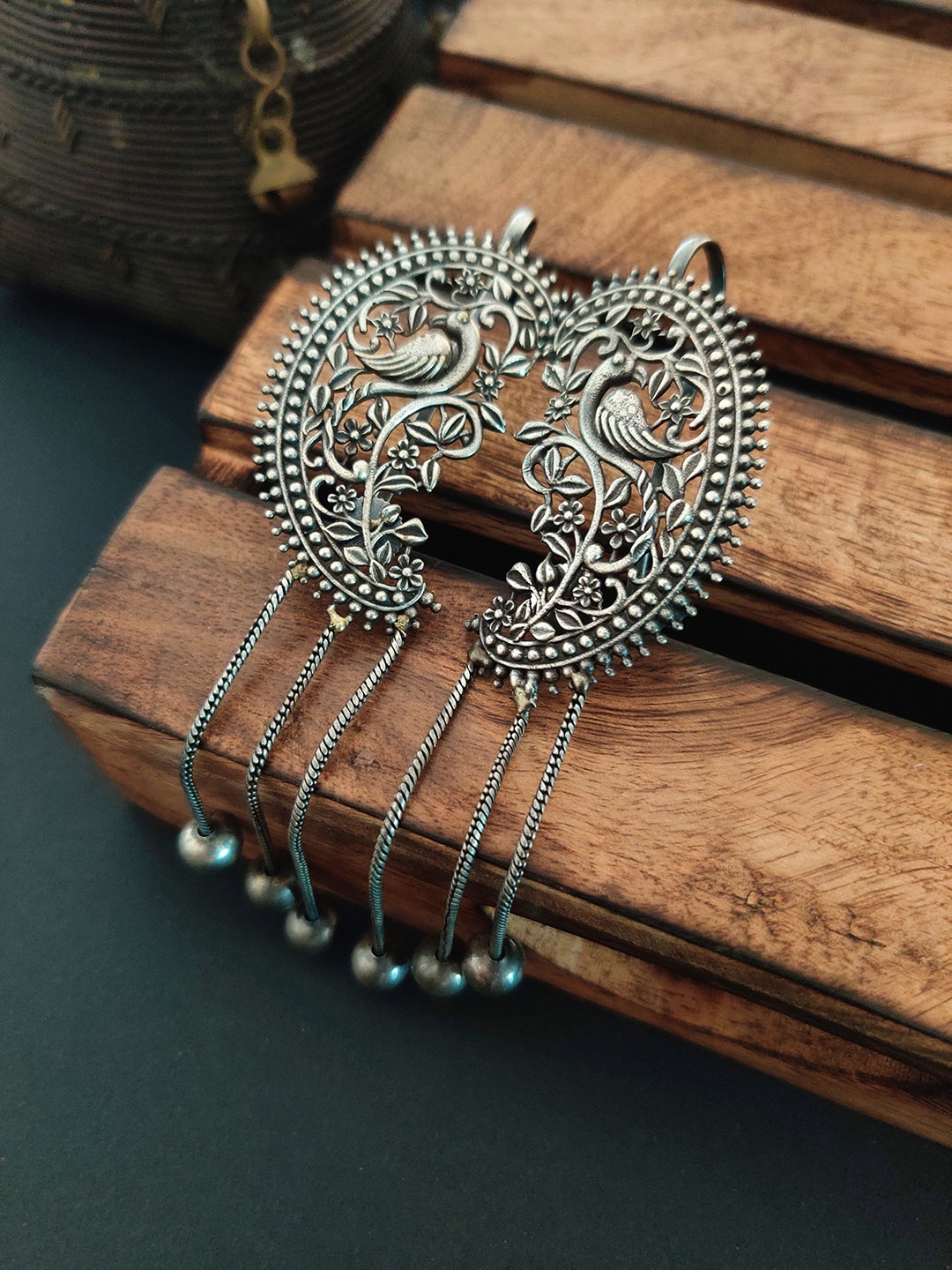 

Binnis Wardrobe Silver-Toned Oxidised Peacock Shaped Ear Cuff