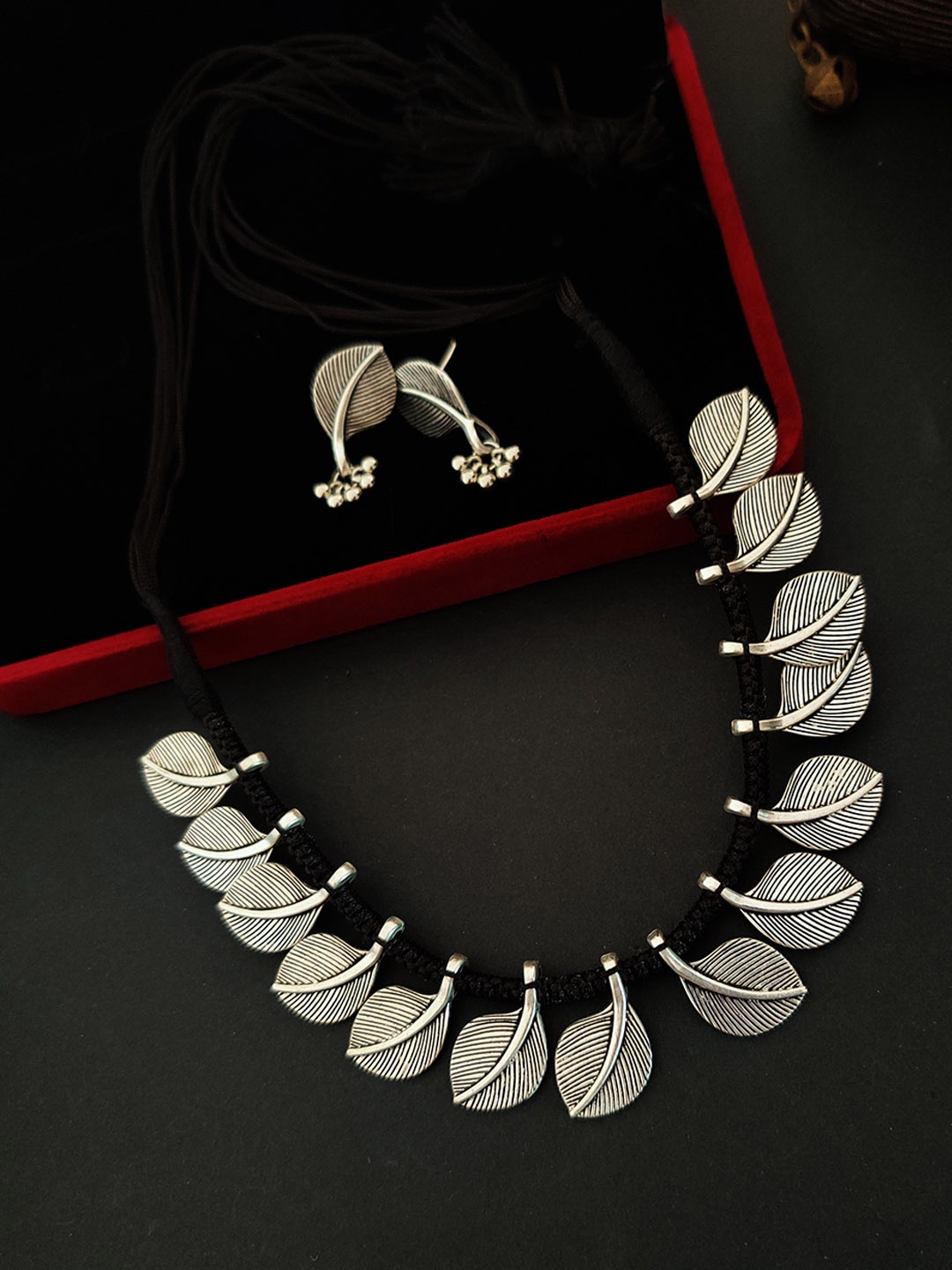 

Binni's Wardrobe Silver Plated And Black Leaf Shaped Antique Jewllery Set