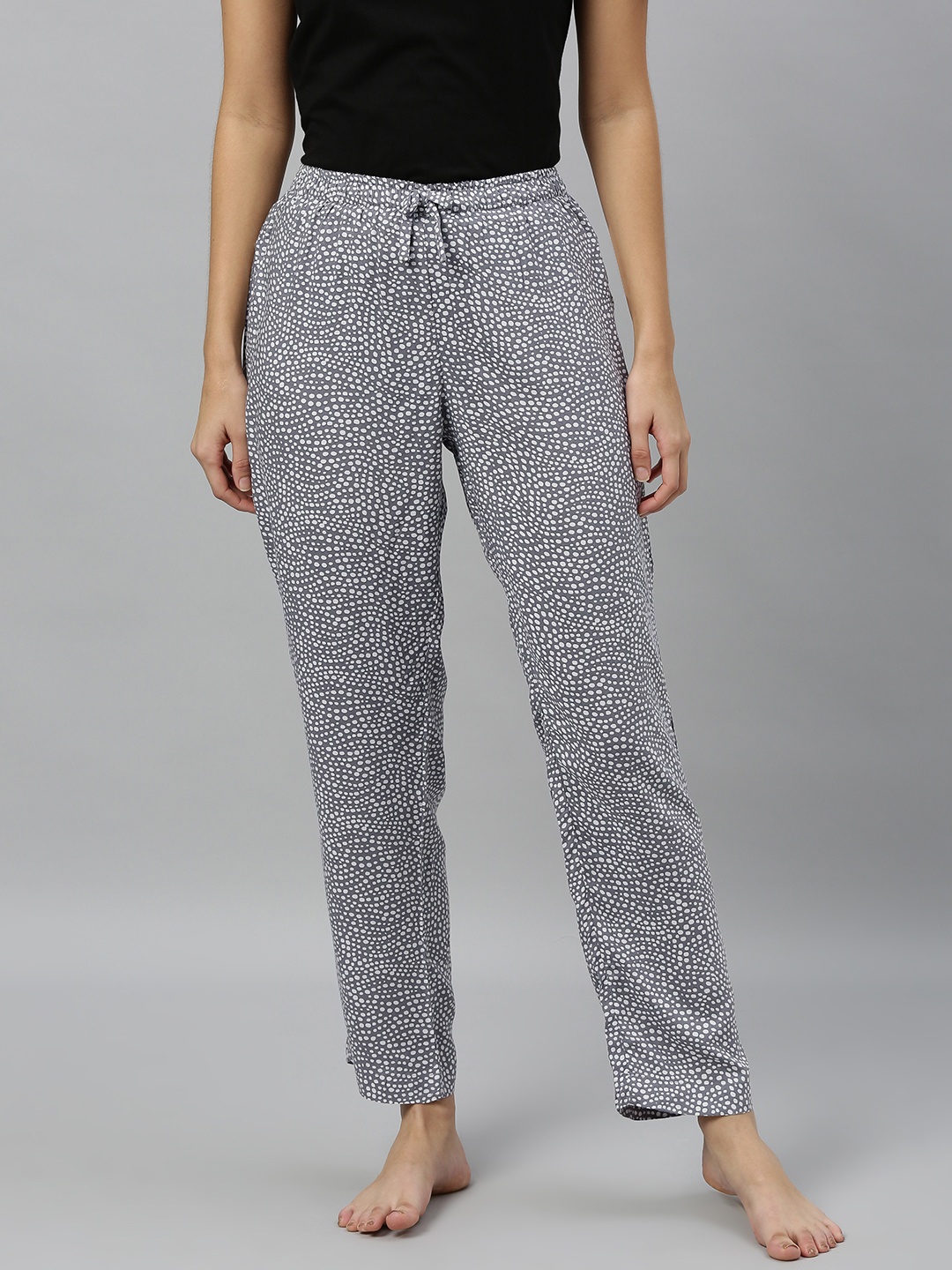 

DRAPE IN VOGUE Women Grey & White Geometric Printed Knitted Relaxed Fit Lounge Pants