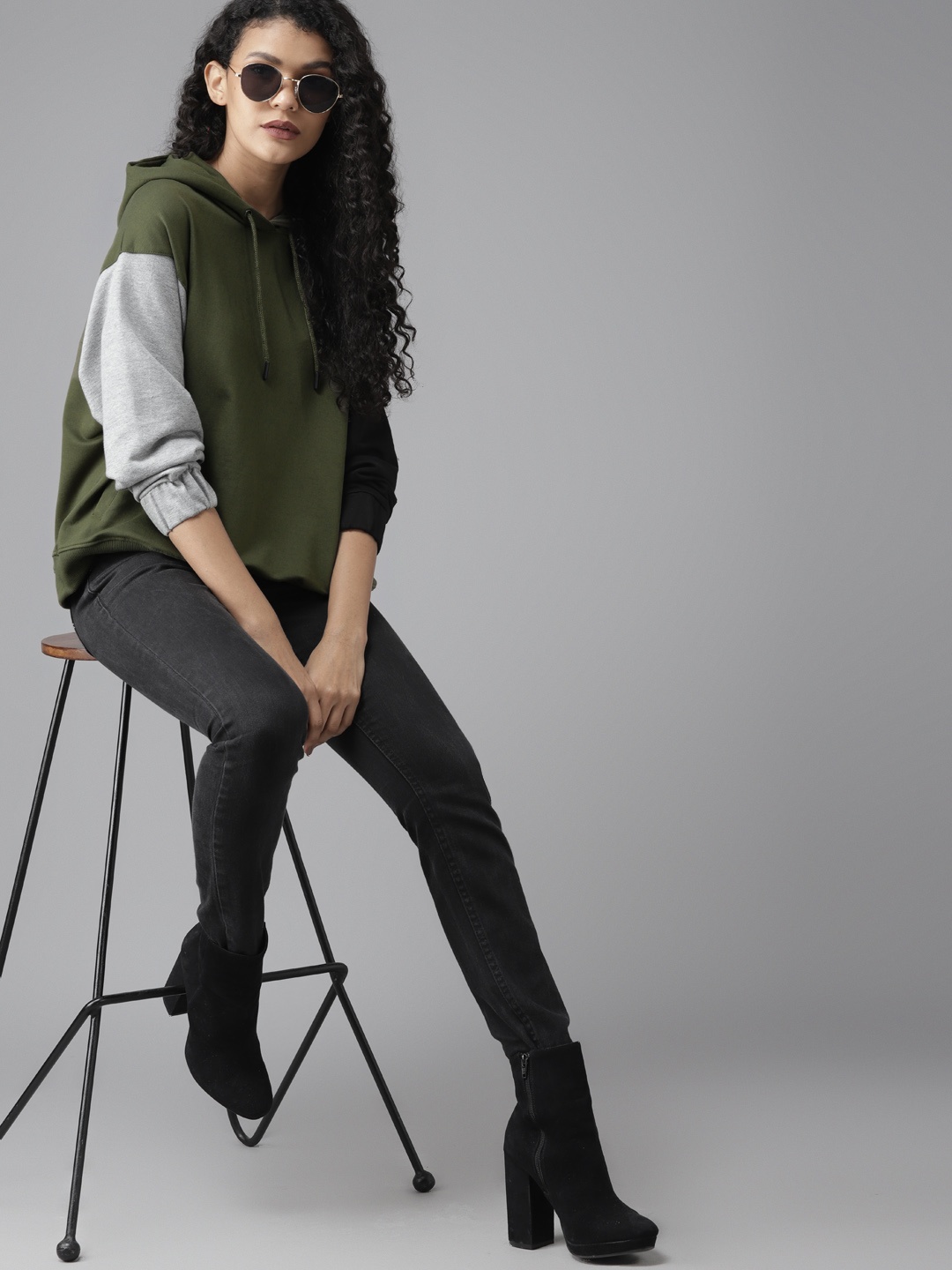 

Roadster Women Olive Green Solid Hooded Sweatshirt