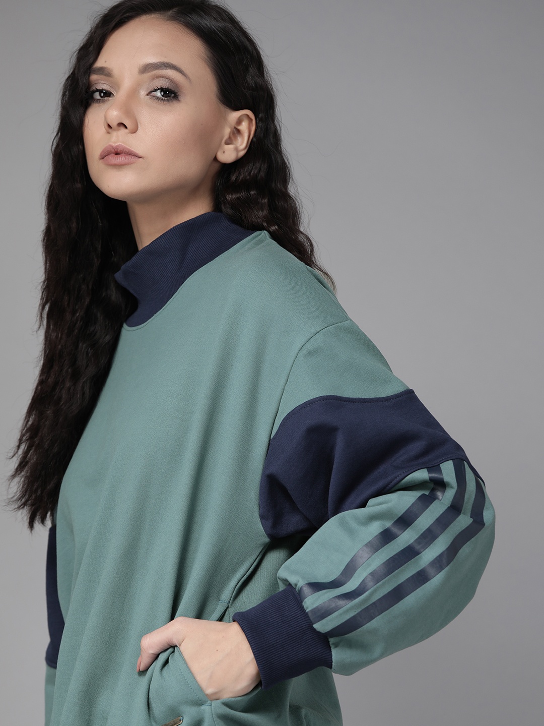 

Roadster Women Green & Navy Blue Solid Oversized Sweatshirt