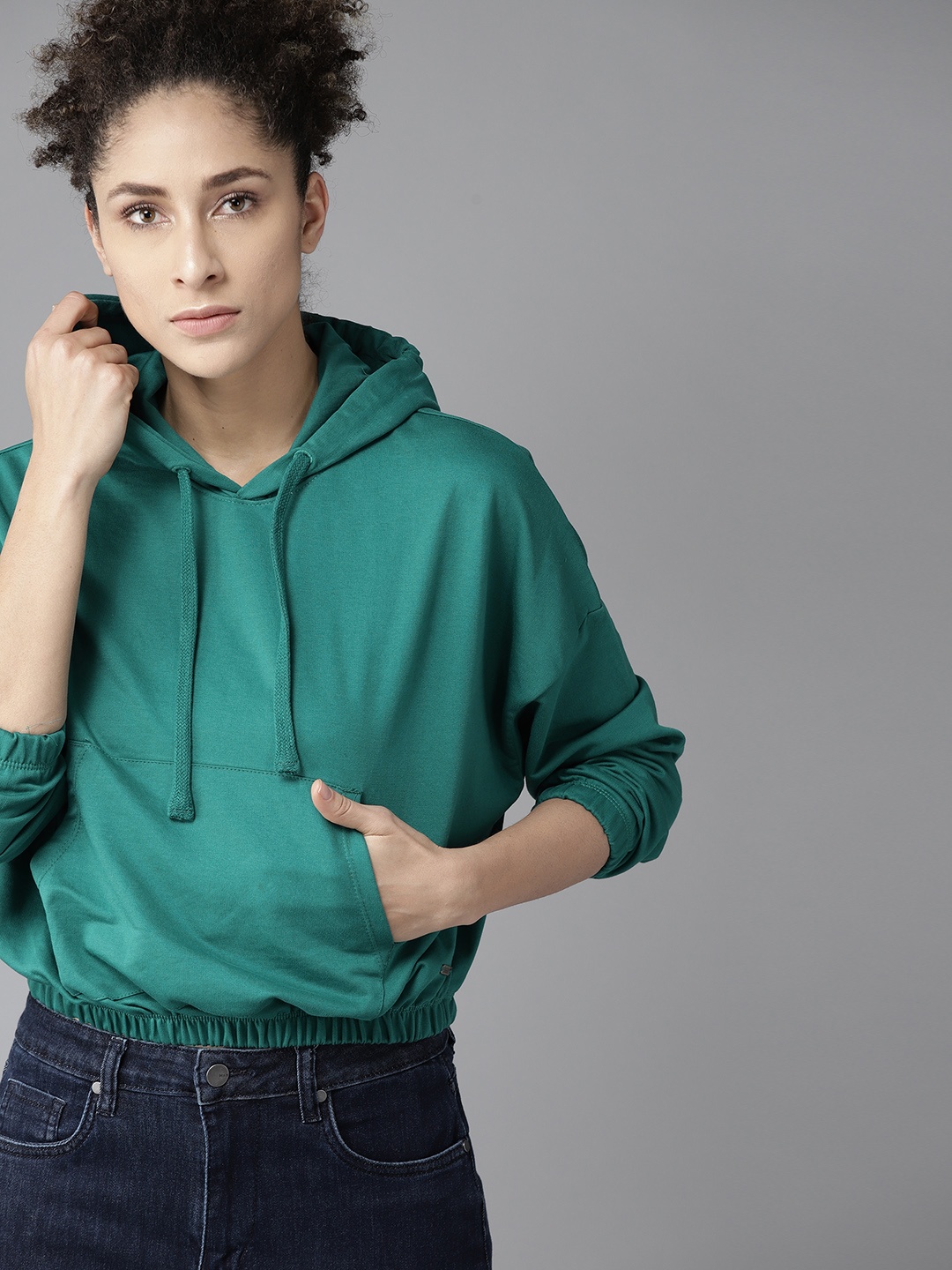 

Roadster Women Green Drop-Shoulder Solid Hooded Sweatshirt