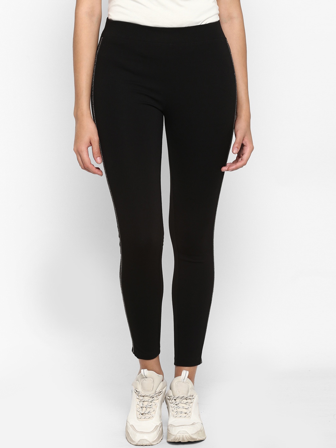 

Mode by Red Tape Women Black Solid Slim-Fit Jeggings