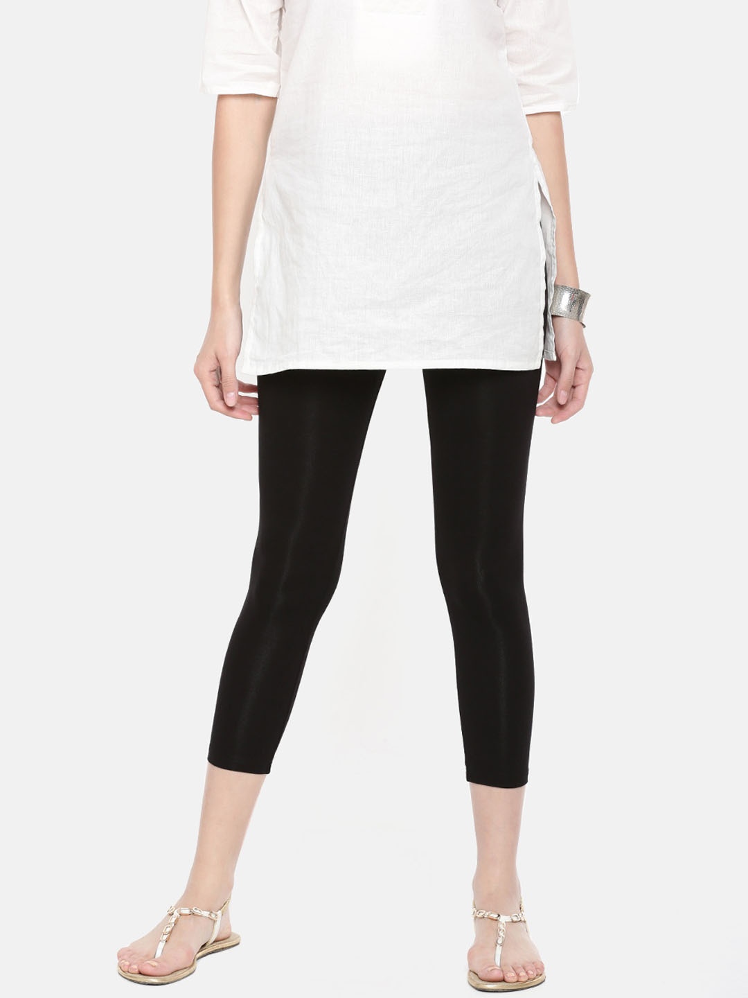 

De Moza Women Black Solid Three-Fourth Length Leggings