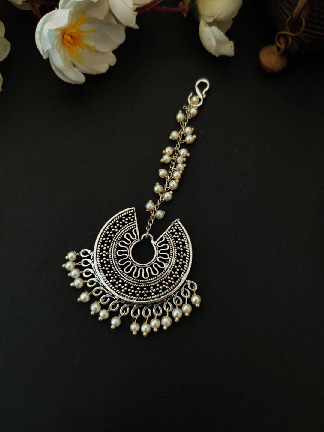 

Binnis Wardrobe Oxidized Silver-Plated Handcrafted Maang Tikka