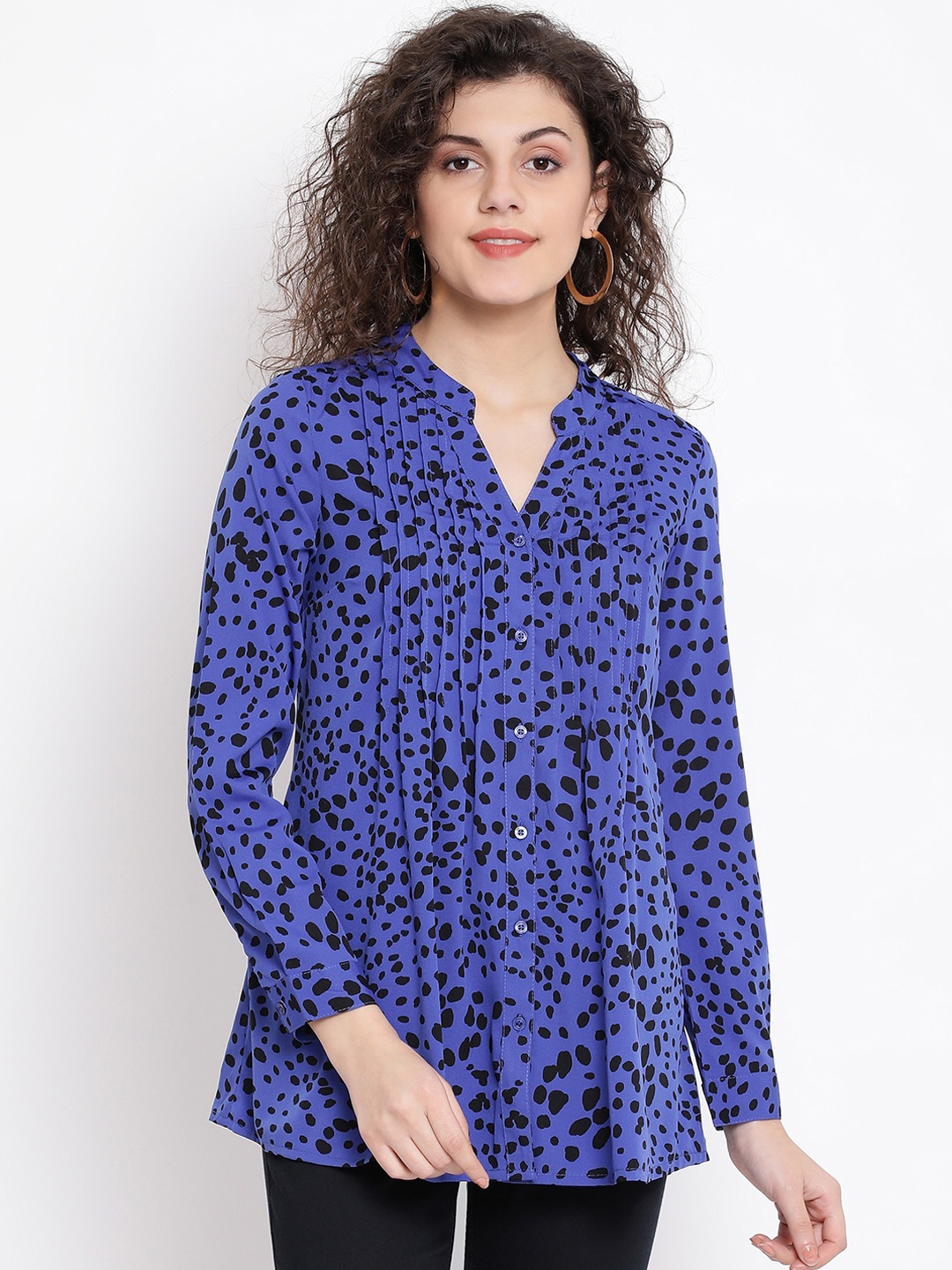 

Oxolloxo Women Blue & Black Printed Shirt Style Top