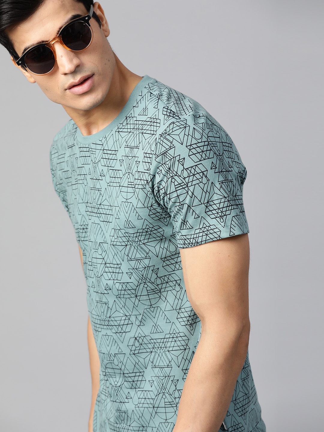 

Roadster Men Blue & Black Printed Round Neck T-shirt